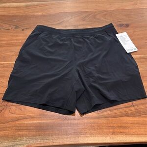 Men’s Lululemon Pace Breaker shorts. NWT. Size XL.